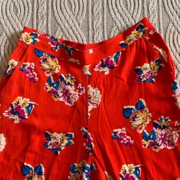 Multicolor Floral Cropped Ankle Pants Size Medium - Picture 4 of 10